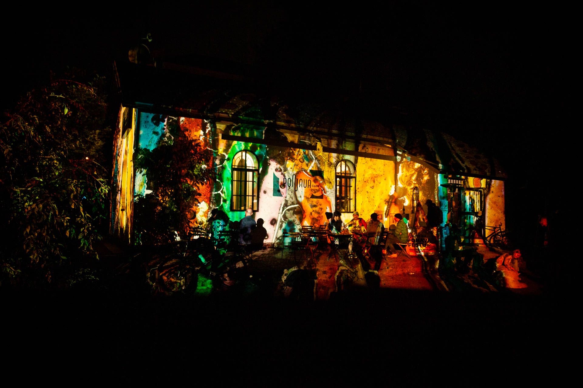 Analog mapping by the Lumenartist group at PonavaFest