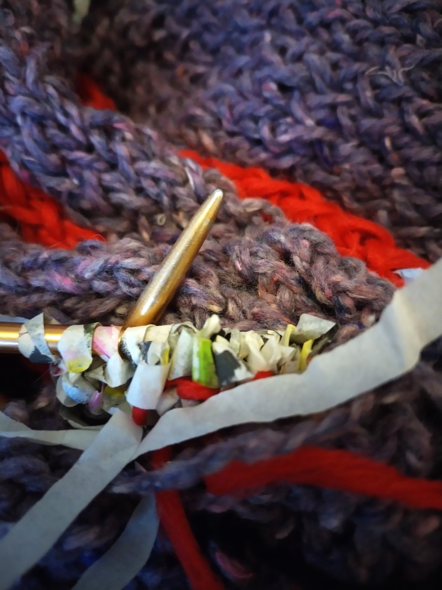 Pletené obrazy – spolu, proces pletení, 2025 - dílo od Markéta  Pohlová Vlčková