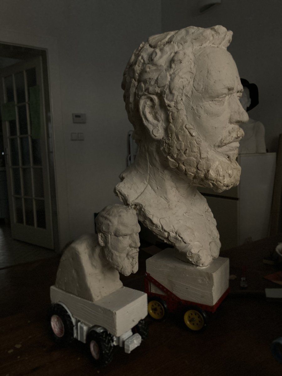 Auto - Portrét, 2026 - dílo od Matěj Hanusch