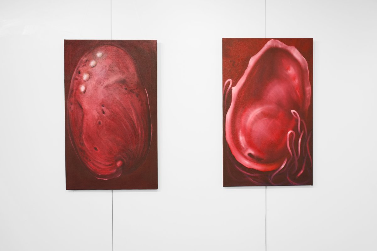 Pāua - inner light I.,II., 2024, acrylic an oil on canvas, 98x60 cm - artwork by Kristýna Nejedlá Bujárková