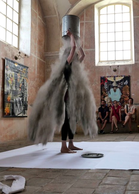 On acceptance, performance in the synagogue, 2020 - artwork by Lenka Jirková Táborská