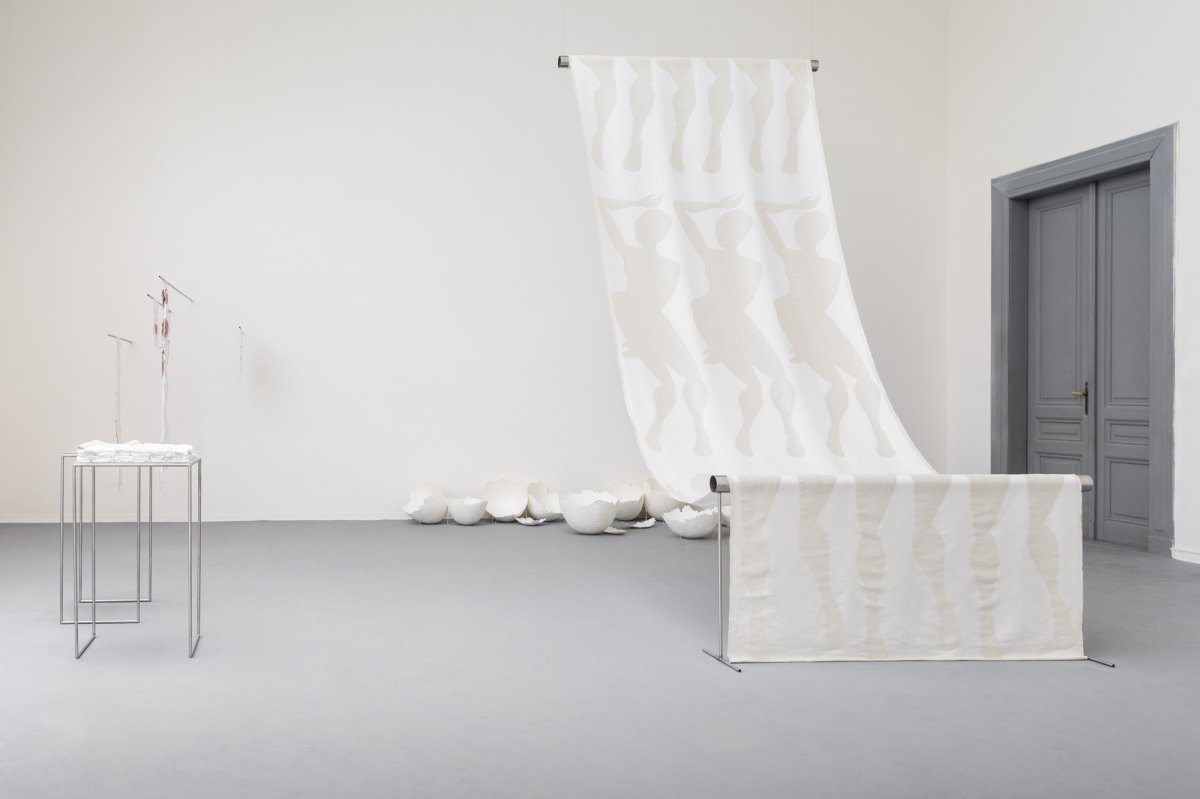 prewoven paths, 2024.  Foto: Lucie Hyšková, @laurajmenemlucie - artwork by Klára Samcová