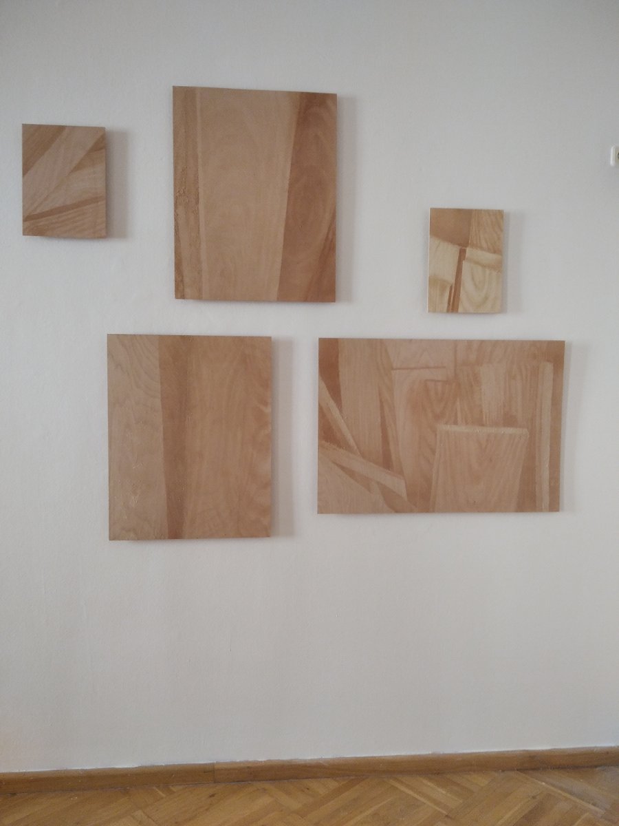 Oslava, část instalace - Substance (Dřevo dřevem na dřevě), Dům pánů z Kunštátu, Brno, 26.6. - 28. 7. 2024 - artwork by Lenka Zadražilová