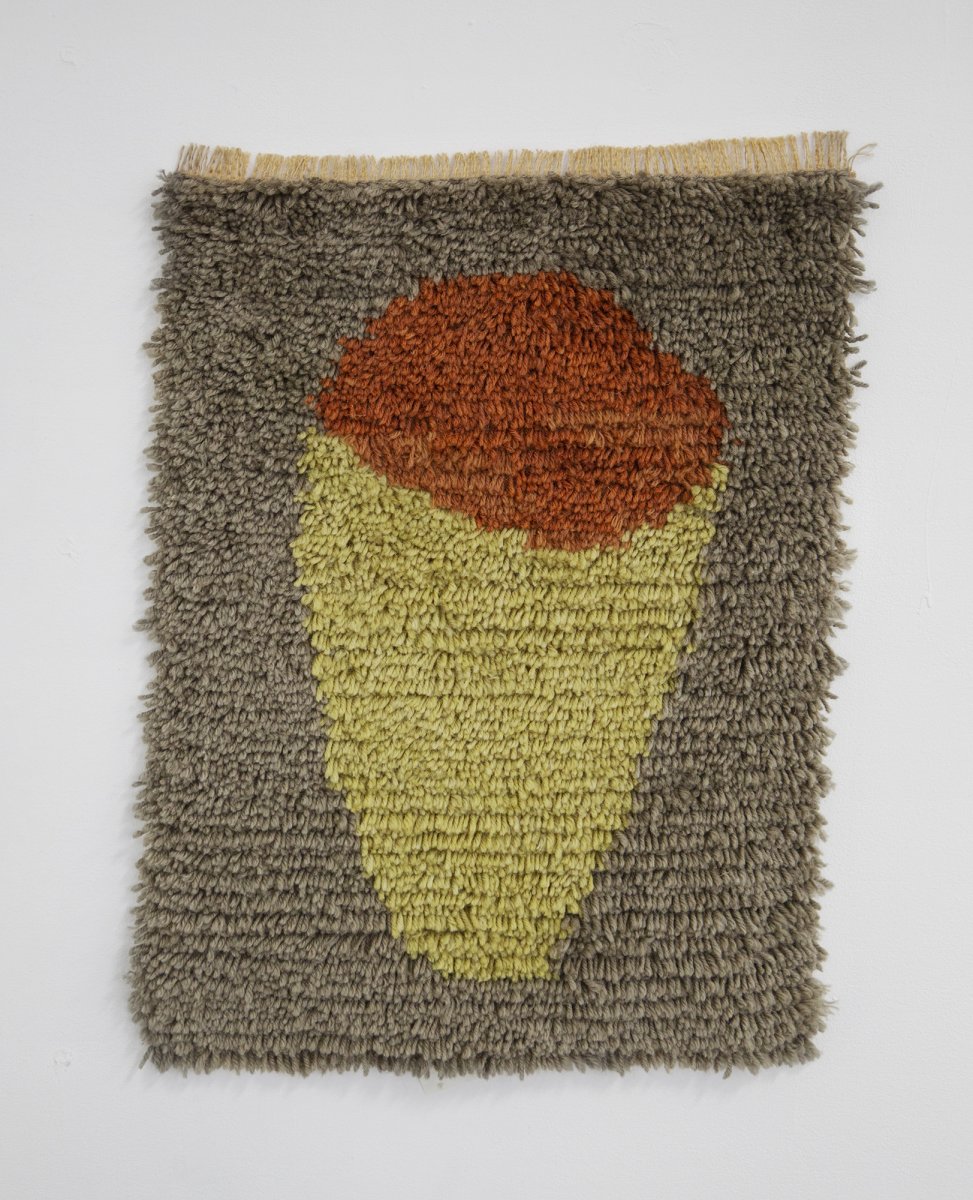 Rya rug by self dyed woolen yarn, 2024 (photo by Liina Aalto-Setälä) - artwork by Michaela Casková