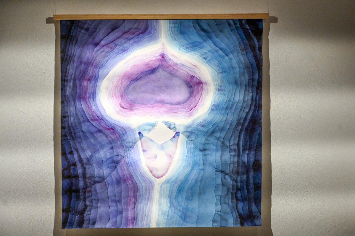 Orchidej I., 120 x 120 cm, akvarel a pastelka na ručním papíře, 2025 - artwork by Pavla Gajdošíková