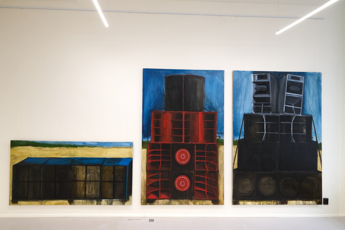 Albaniatek 2k23, oil on canvas, 2024 - artwork by Martina Valchářová