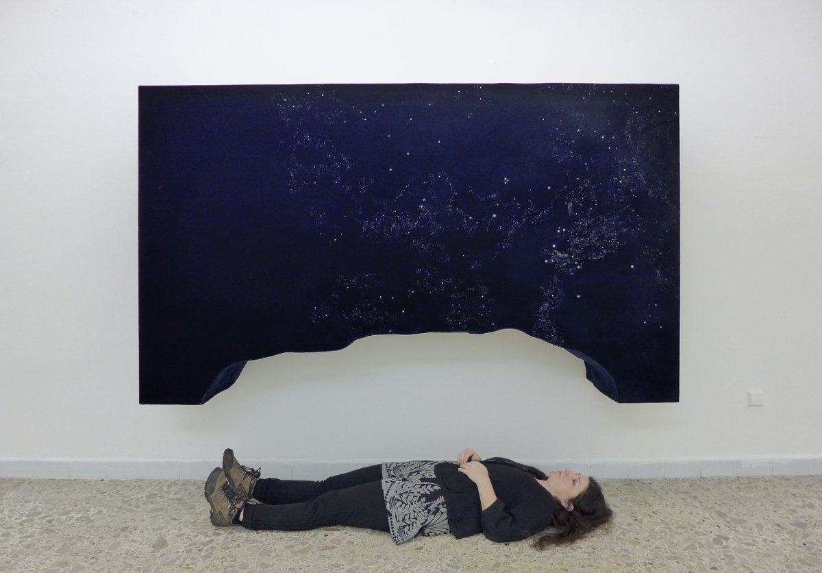 Dagmar Šubrtová, Hvězdné nebe v podzemí, 2015, ručně vyšívaný samet, dřevo, v. 150 cm, foto: Michaela Dvořáková - artwork by Dagmar Šubrtová
